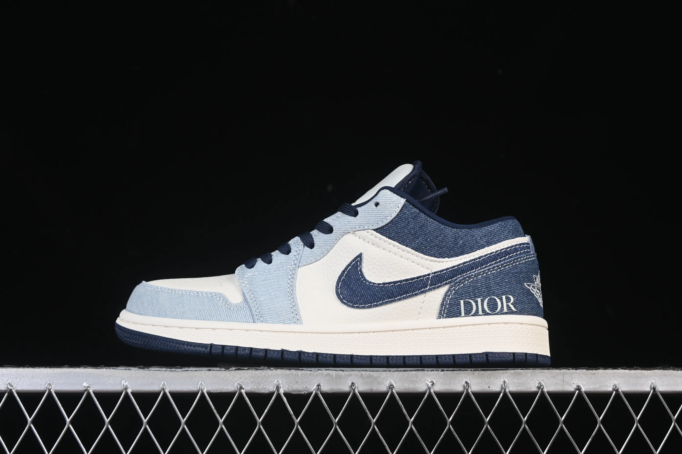 All categories Air Jordan Jordan series basketball shoes Air Jordan 1 Low High-end customization Low-top sneakers Air Jordan 1 Low AJ1 Joe 1 Dior joint brand Retro denim High-end customization Low-top retro basketball shoes QG2025-002